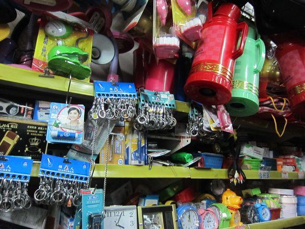 衣起來百貨商場(chǎng)盛大開業(yè)，日用品小家電一站式購齊